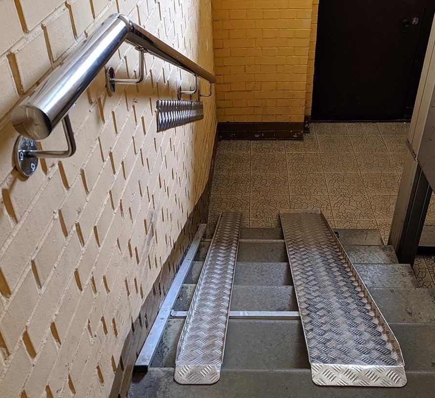 Откидной алюминиевый пандус для детских колясок Пандус откидной алюминиевый