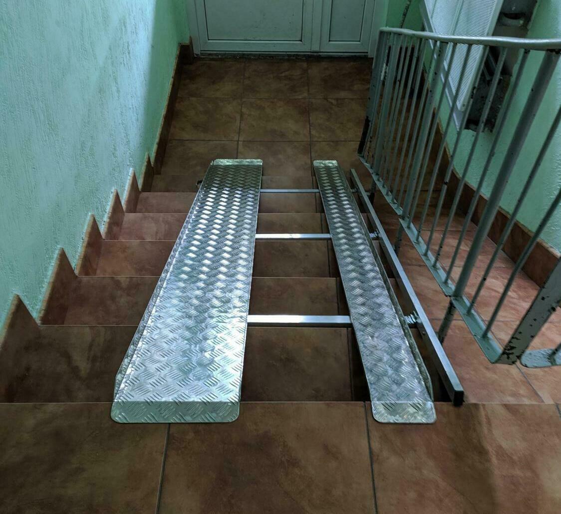 Откидной алюминиевый пандус для детских колясок Пандус откидной для колясок