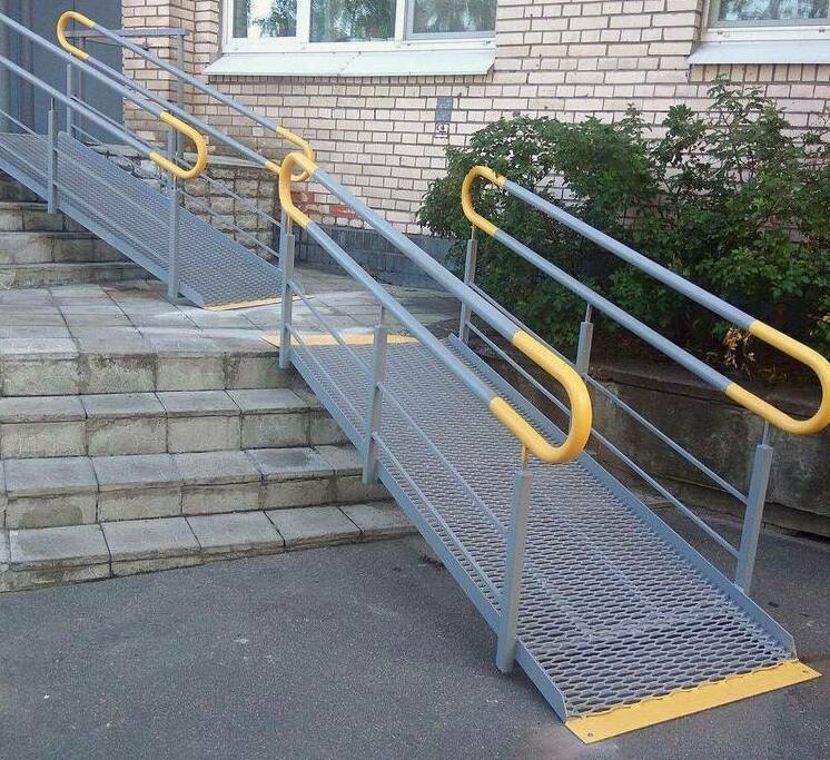 Пандус для инвалидов Пандус для инвалидов на крыльце